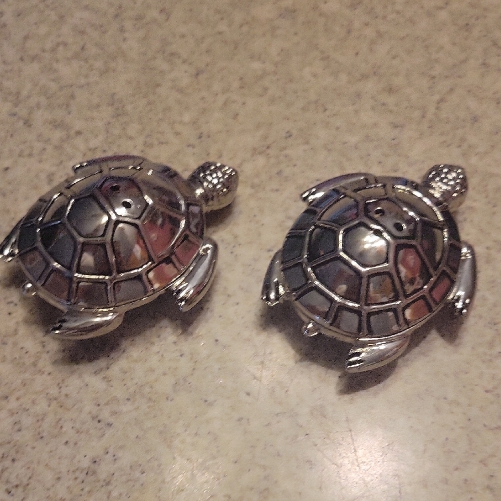Turtle Salt and Pepper Shakers New - Picture 5 of 7
